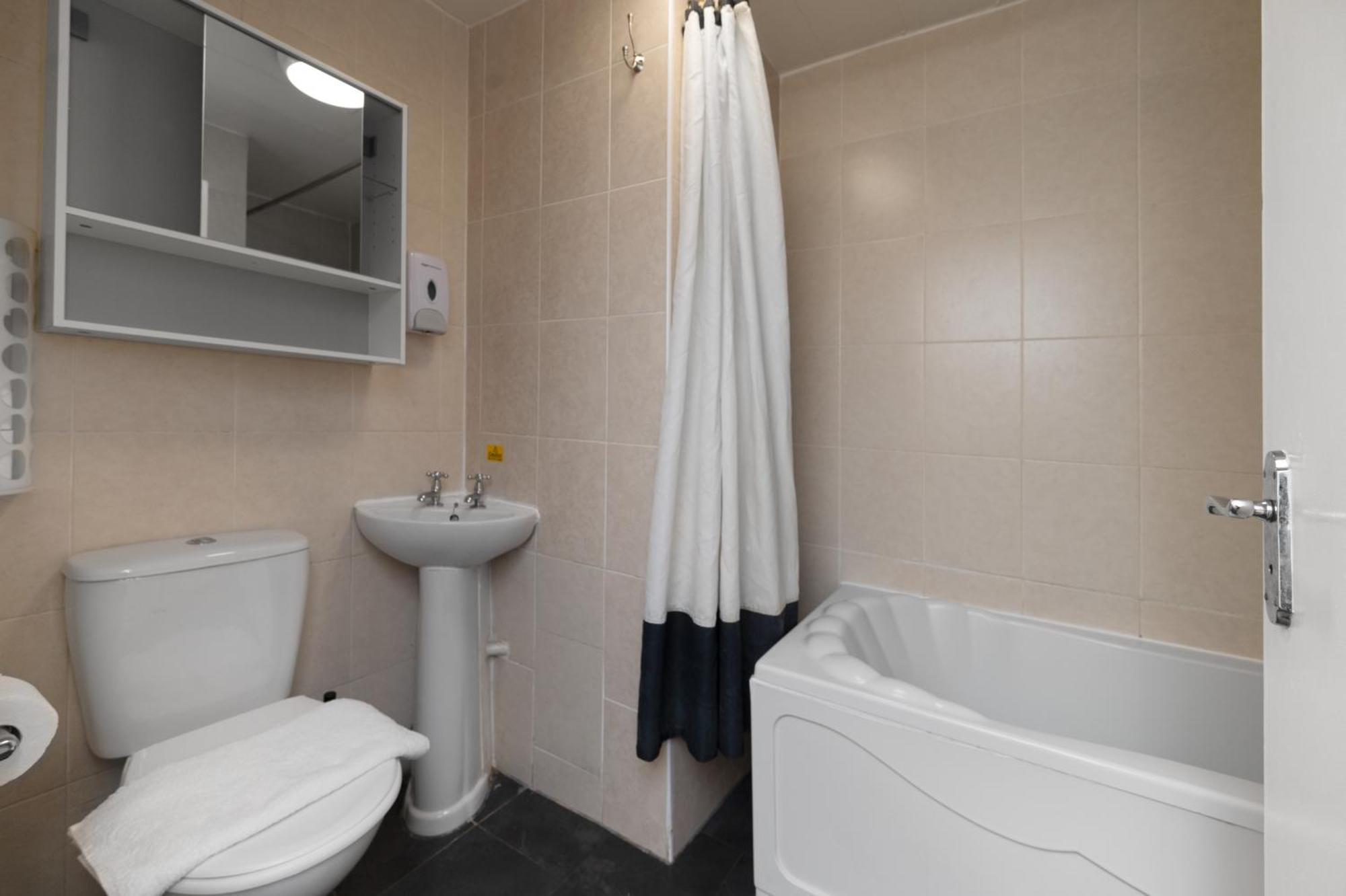 Tulsi Croydon ApartHotel Exterior foto