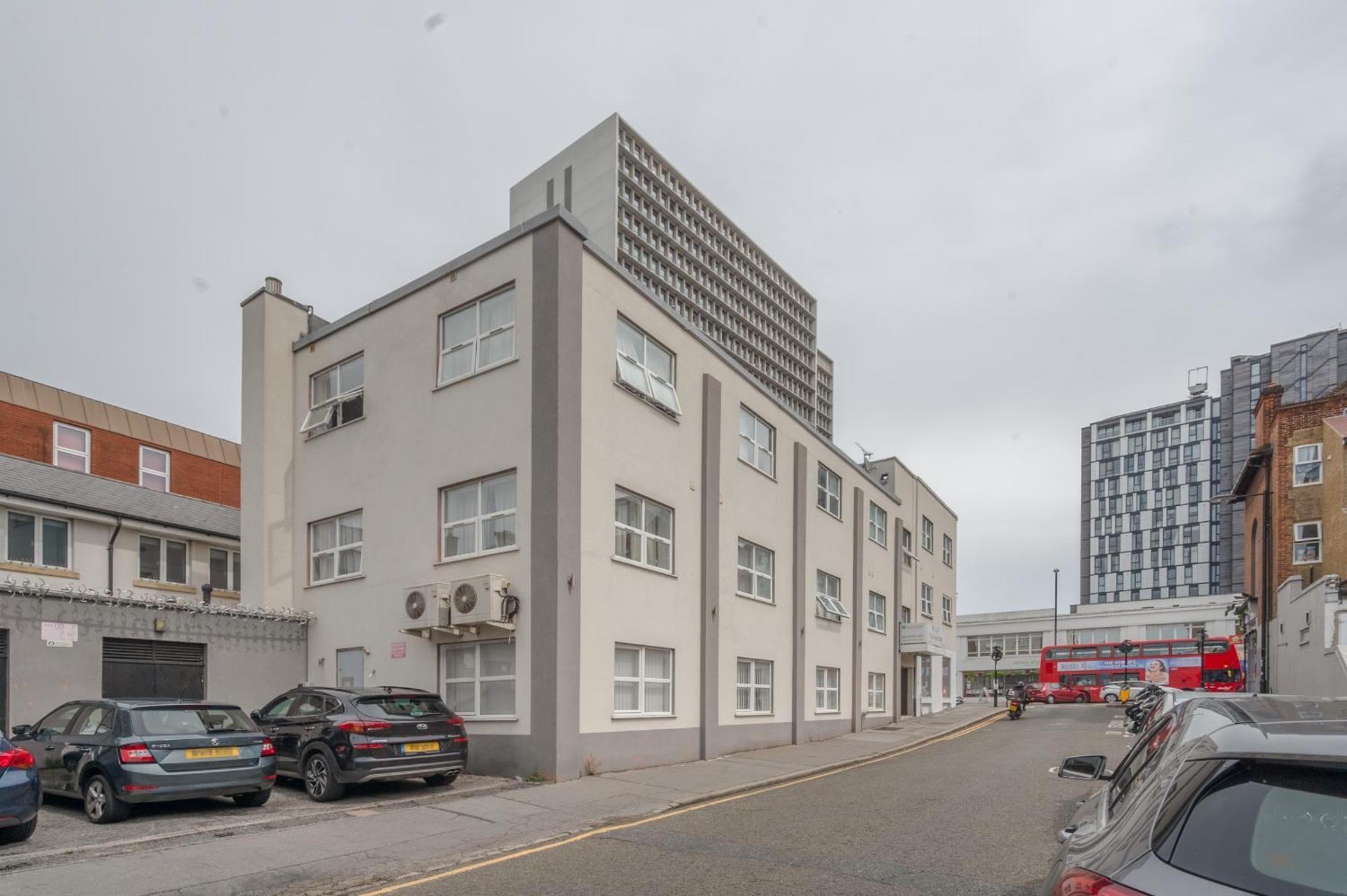 Tulsi Croydon ApartHotel Exterior foto